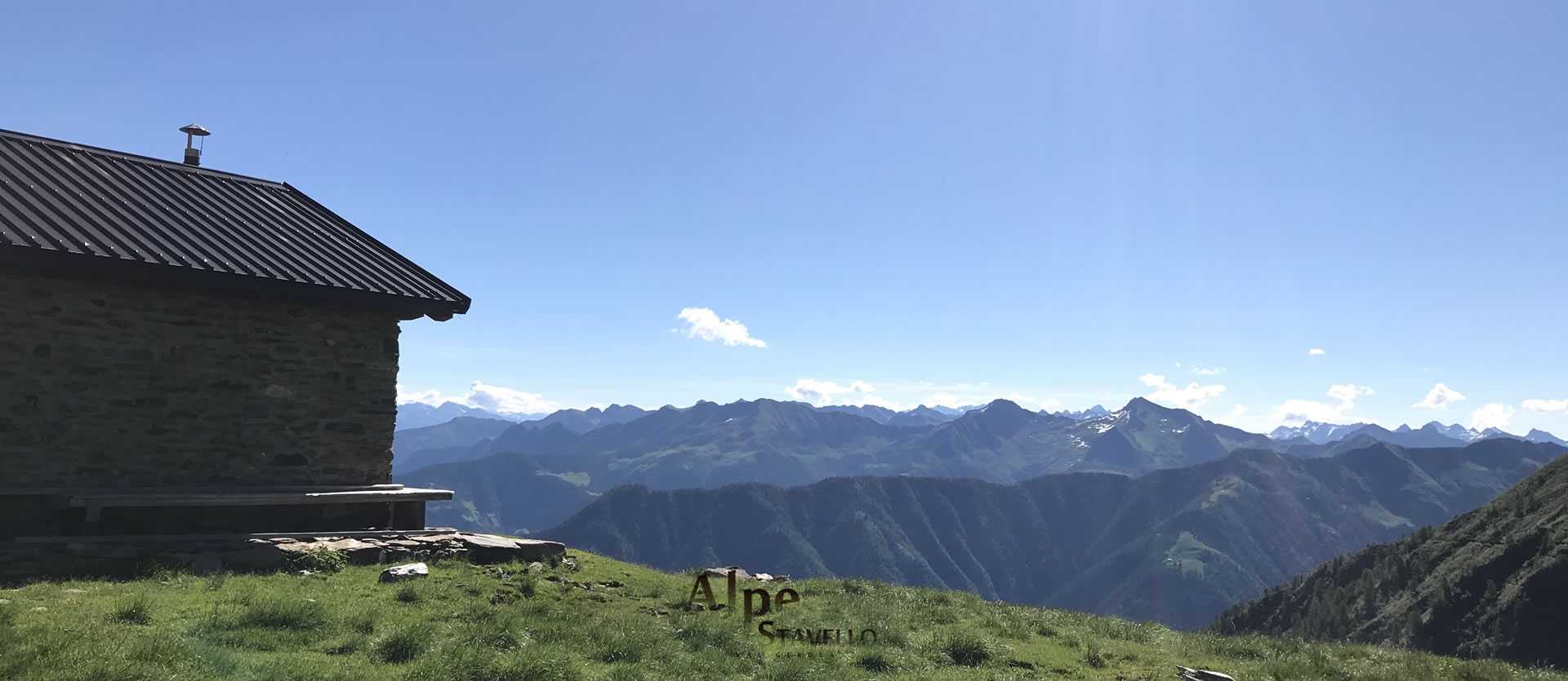 L'alpeggio e il territorio Alpe Stavello - Azienda agricola Alpe Stavello - Rifugio Valgerola